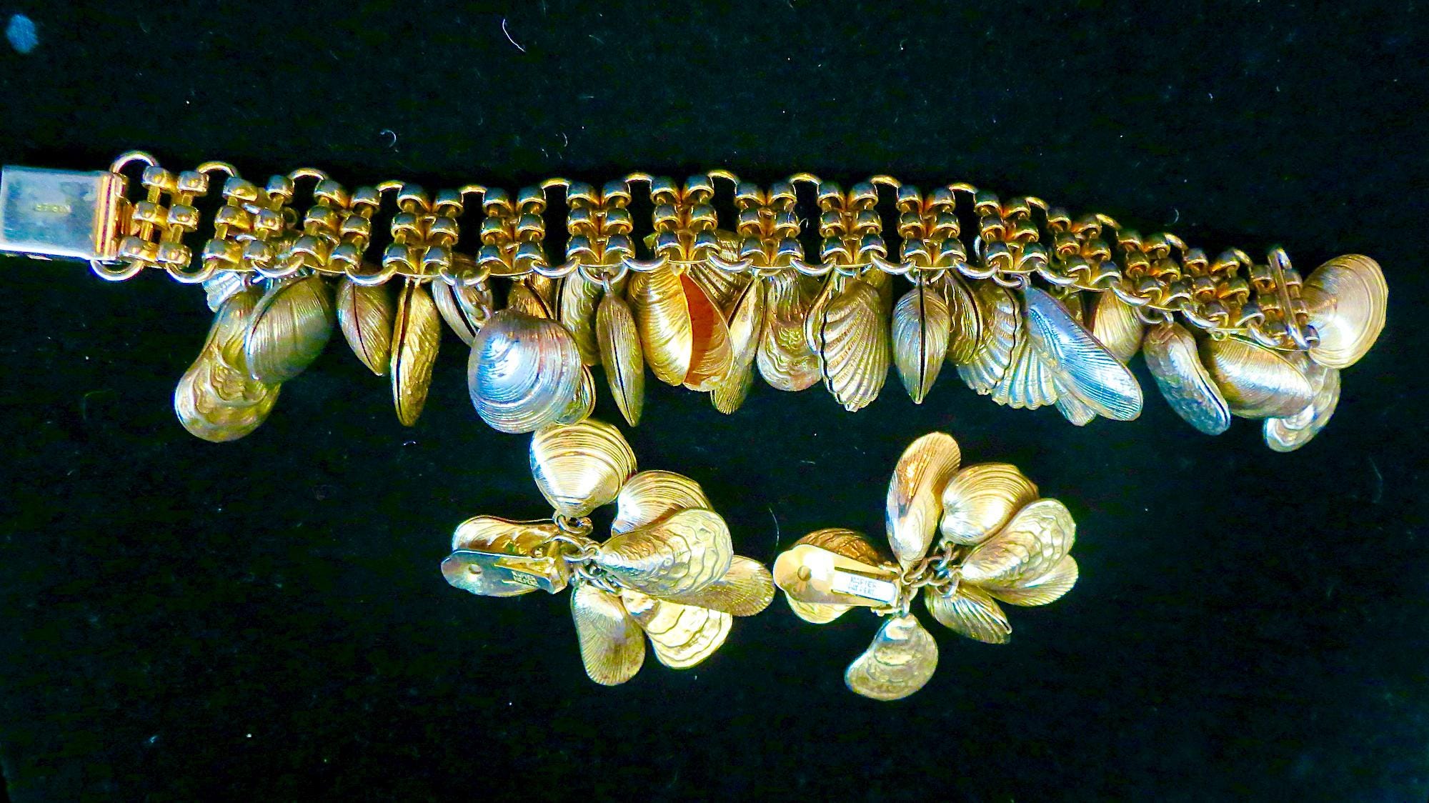 Vintage Napier Shell Charm Bracelet Oyster Clam Silver Tone Signed 7-1/2” Vintage Napier Seashell Charm Bracelet| Gold CHARM Bracelet  main image 3