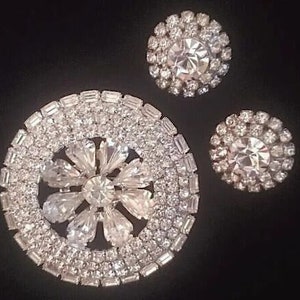 Brilliant WEISS Signed Jewelry Set 3 Piece Brooch Earrings Rhodium Plated Clear Rhinestones Matching Clip Earrings Women&#39;s Costume Fashion