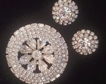 Brilliant WEISS Signed Jewelry Set 3 Piece Brooch Earrings Rhodium Plated Clear Rhinestones Matching Clip Earrings Women's Costume Fashion