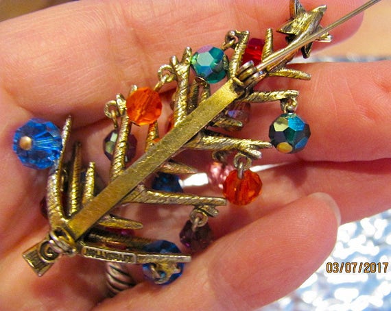 Rare HOLLYCRAFT Signed Christmas Tree Pin Danglin… - image 4