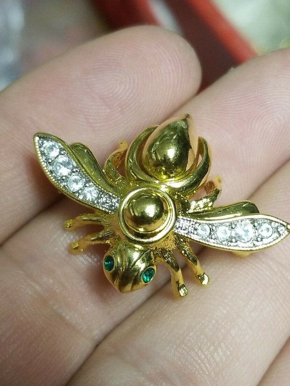 Vintage JOAN RIVERS Signed Classic Shiny Gold Tone Cabochon