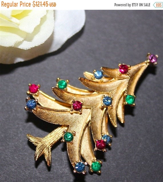 Rare Crown TRIFARI Signed BOOK PIECE Rhinestone & Gold Tone Christmas Tree  Pin Costume Jewelry 