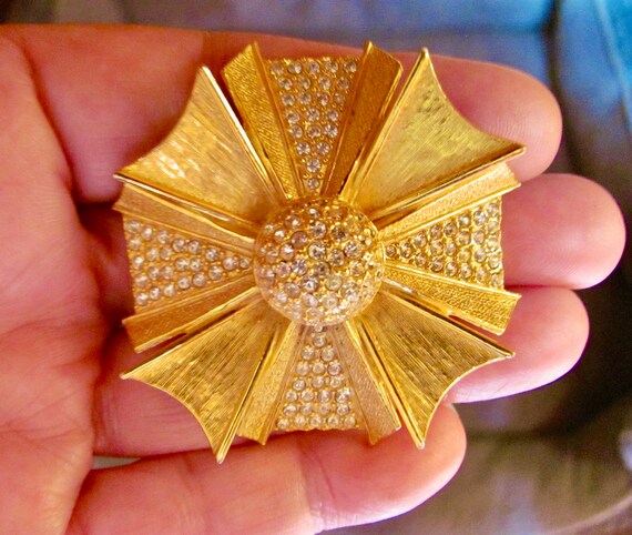 Vintage HATTIE CARNEGIE Star Flower Brooch Pin La… - image 6