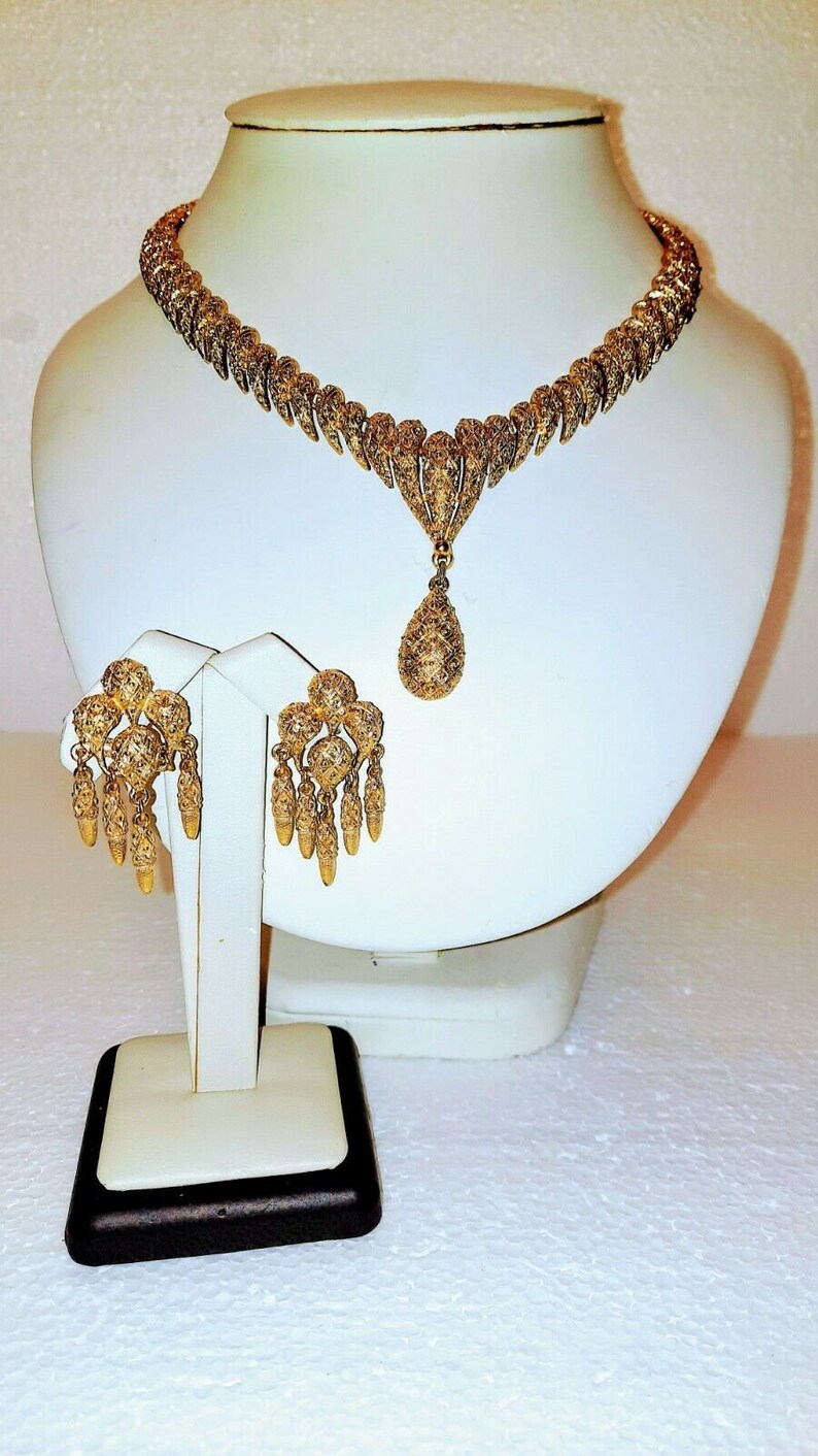 Vintage MONET /'Shanji/' Textured Nubby Gold Tone Teardrop Pendant Choker Necklace /& Matching Clip Dangling Earrings Women/'s Jewelry Set Gift