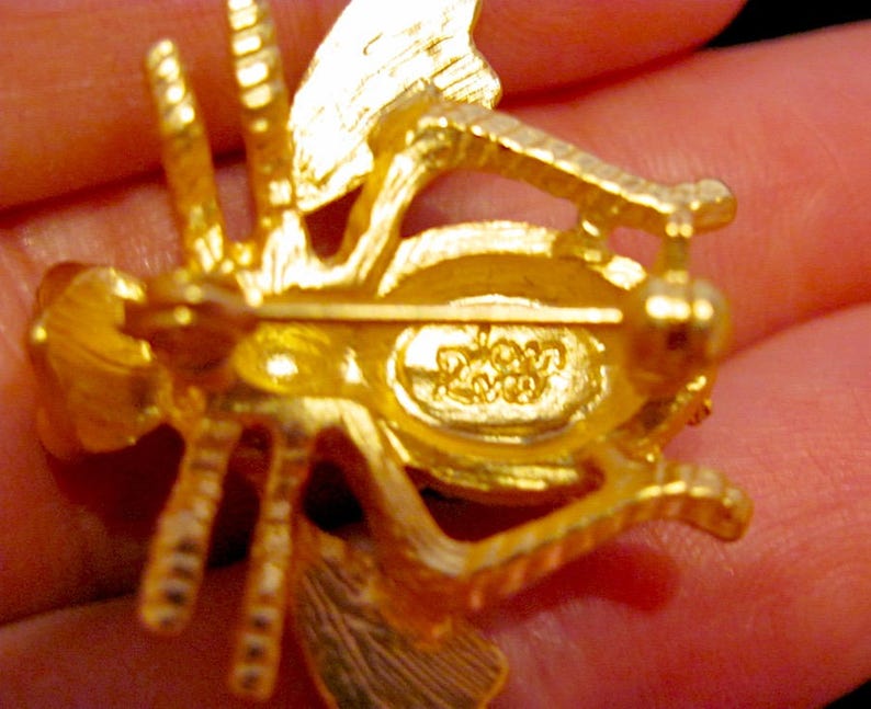Iconic JOAN RIVERS Signed Multi Color Crystal Harvest BEE Pin Classic Collection Gold Tone Bee Bug Insect Brooch Women/'s Costume Jewelry Box