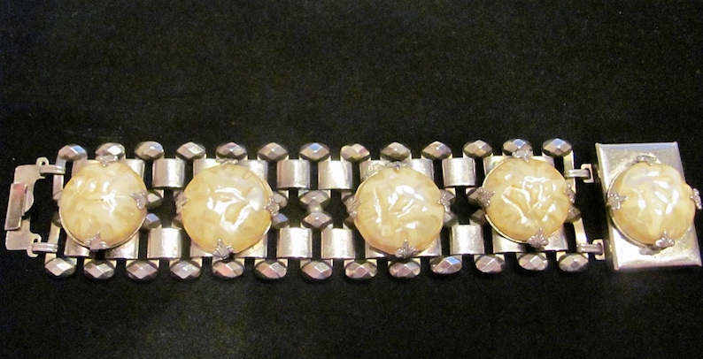 Vintage Rare 50/'s Bracelet Chunky Faux Mabe Pearl /& Diamond Cut Steel Silver Bookchain Book Chain Box Clasp 1.5 Wide 82 Grams No Damage