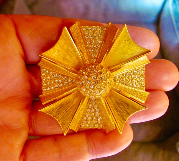 Vintage HATTIE CARNEGIE Star Flower Brooch Pin La… - image 2