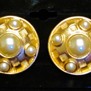 Designer BOB MACKIE Vintage Simulated Pearl & Satin Gold Tone Medallion Cross Art Deco Style Clip Earrings Women&#39;s High Fashion Made In USA