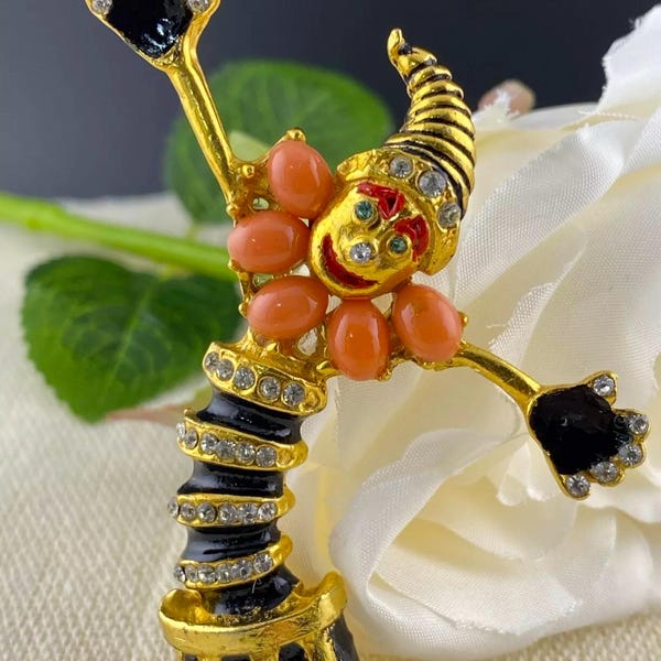 Rare REJA Jack in the box des années 40, broche émail corail cabochon clair strass figural broche broche antique figuratif bijoux fantaisie unisexe