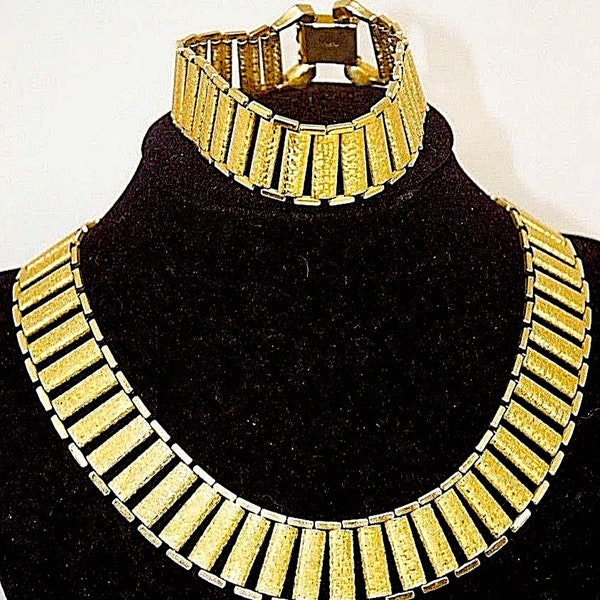 Vintage JUDY LEE Signed BOOKCHAIN Book Chain Choker Necklace & Bracelet Set Gold Tone Repousé Detailing Mid Century Women's Costume Jewelry