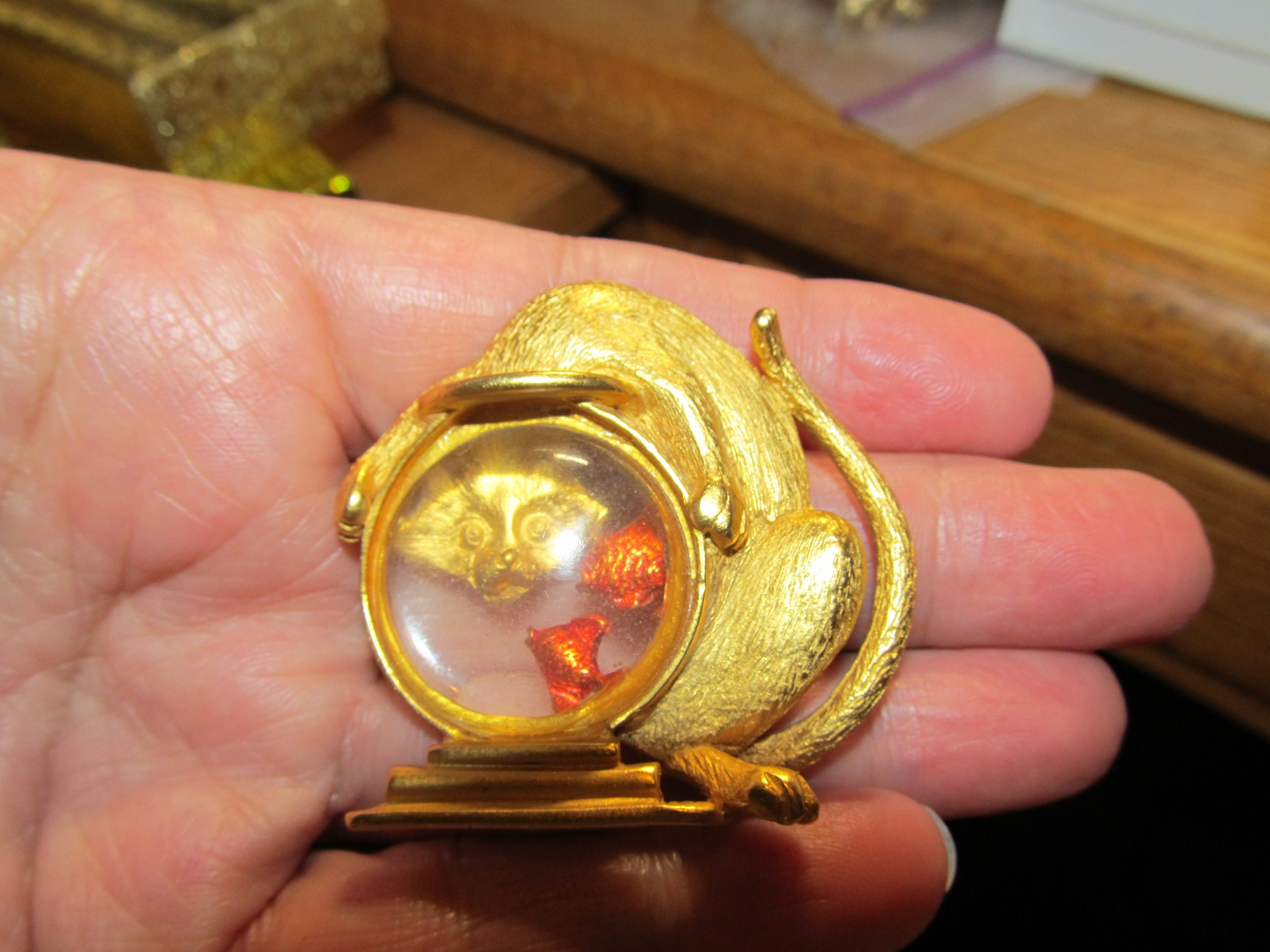 Vintage JJ Jonette Signed Jelly Belly Fishbowl Cat Peering Into