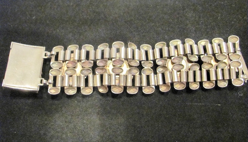 Vintage Rare 50/'s Bracelet Chunky Faux Mabe Pearl /& Diamond Cut Steel Silver Bookchain Book Chain Box Clasp 1.5 Wide 82 Grams No Damage