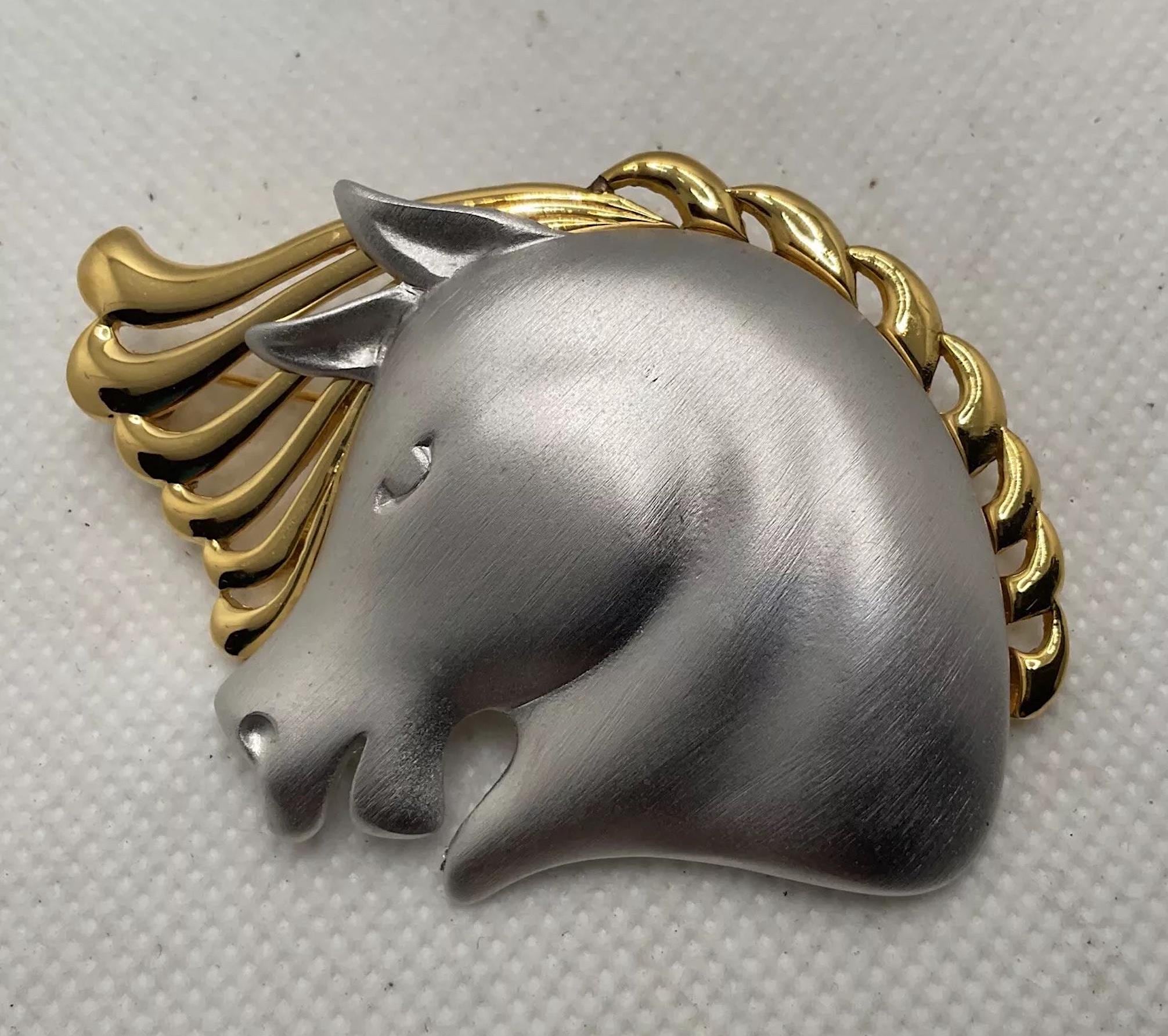 TRIFARI　エンブレムデザイン　ブローチ TRIFARI エンブレムデザイン ブローチ Trifari（トリファリ