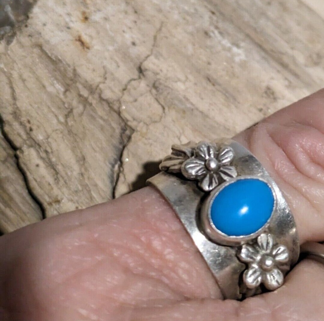 Wide Sterling Silver 925 Oval Bezel Set Blue Turquoise Reposse Flowers Cigar Band Wedding Pinkie Ring SZ 5 Women's Rings Vintage Jewelry - Etsy Canada Wide Sterling Silver 925 Oval Bezel Set Blue Turquoise Reposse Flowers Cigar Band Wedding Pinkie Ring SZ 5 Women's Rings Vintage Jewelry - Etsy Canada