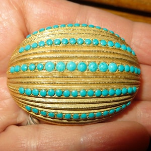 HATTIE CARNEGIE Signed Turquoise Glass Beads & Textured Gold Tone Melon Shaped Brooch Pin Vintage Women&#39;s Jewelry HTF Costume Jewelry Rare