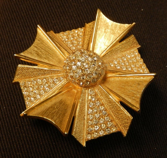 Vintage HATTIE CARNEGIE Star Flower Brooch Pin La… - image 1