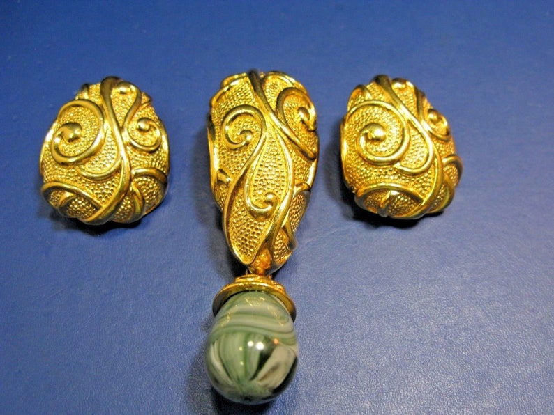 Marvelous JOSE BARRERA Venetian Mist Swirled Gold Design Green Dangle Brooch Pin Clip Earrings Vintage Avon Women/'s Costume Jewelry Set EUC