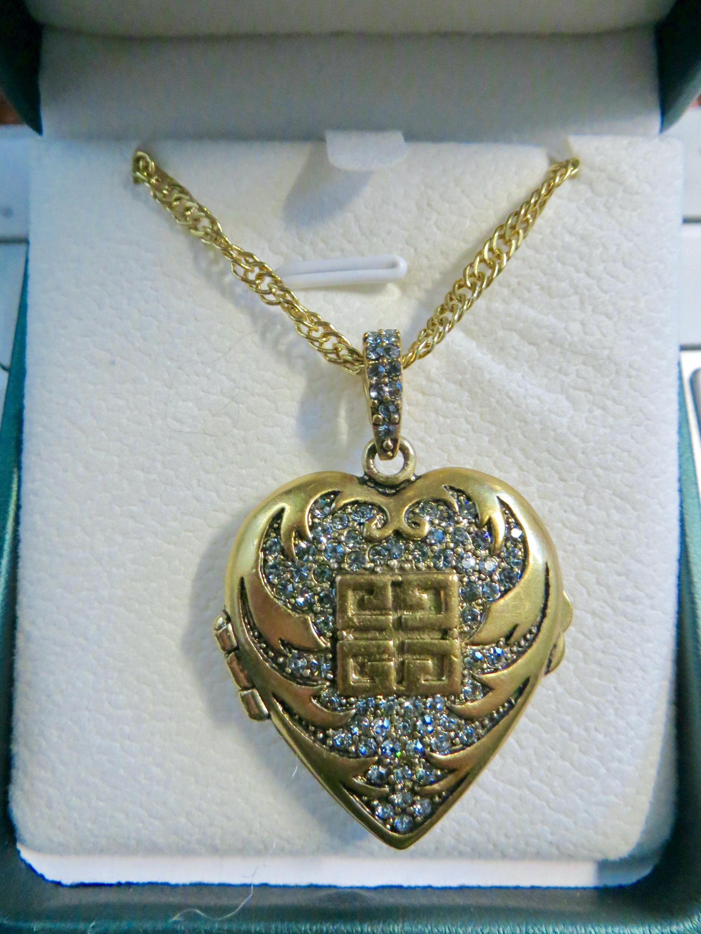 【Givenchy】Gold-Tone Stone Heart Pendant Necklace, Givenchy Gold-tone Stone Heart Pendant Necklace in Metallic