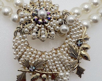 Elegant Miriam Haskell (uns.) Intricate Seed Pearl Pendant