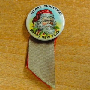 Vintage 40&#39;s Advertising Celluloid Pinback Santa Claus &quot; Merry Christmas Happy New Year &quot; Button Pin Brooch Gold Red Ribbon Logo On Back