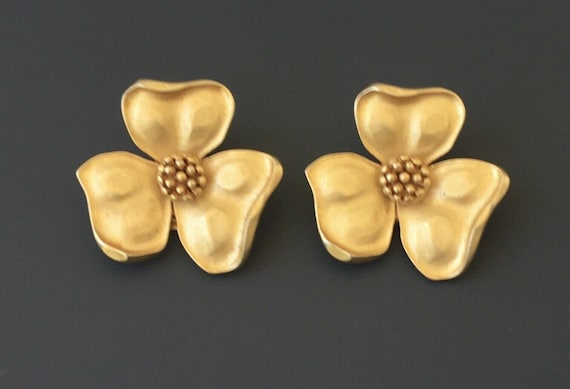 Vintage Matte Gold Tone Dogwood Flower Clip Earri… - image 1