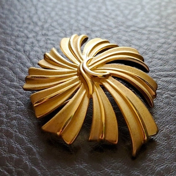Broche Fantaisie Vintage Signée TRIFARI - Métal Doré - Années 80/90