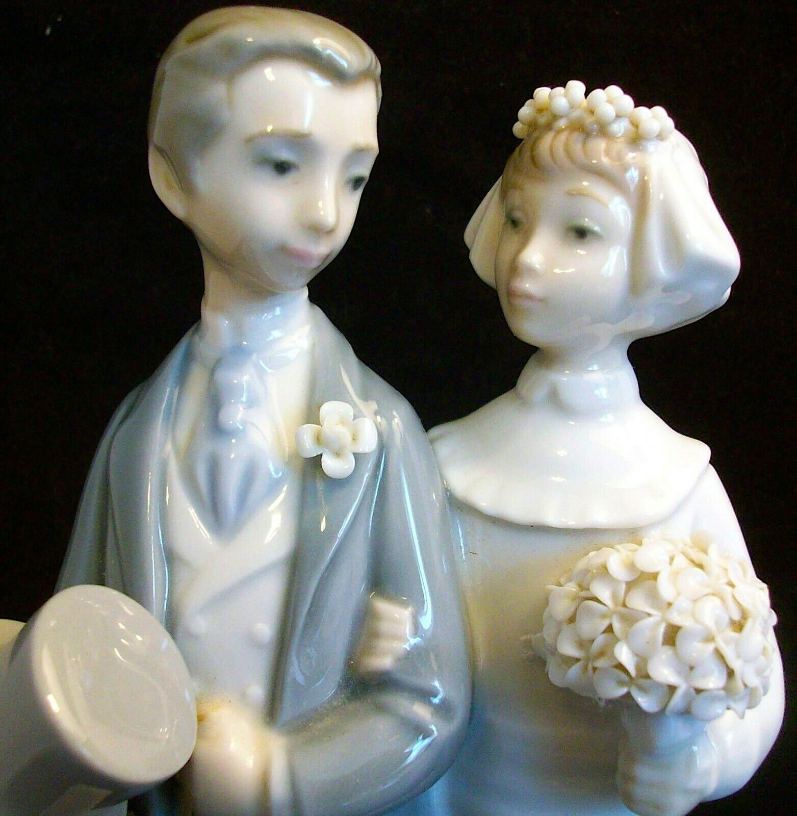 LLADRÓ Riding with You Couple Figurine Porcelain Bride and Groom Figure. LLADRÓ Riding with You Couple Figurine Porcelain Bride and Groom Figure.