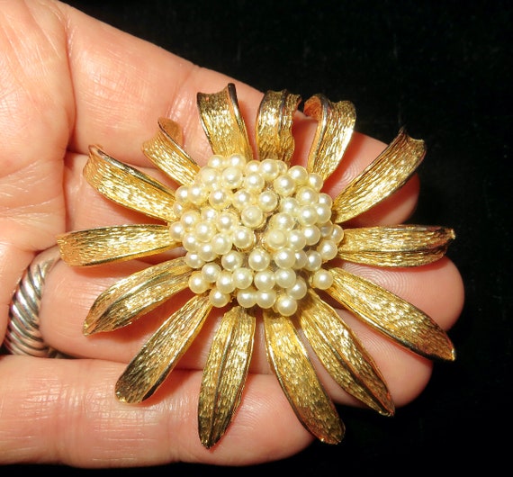 Exclusive Web Offer Costume Jewelry for Women Flower Brooch Pins