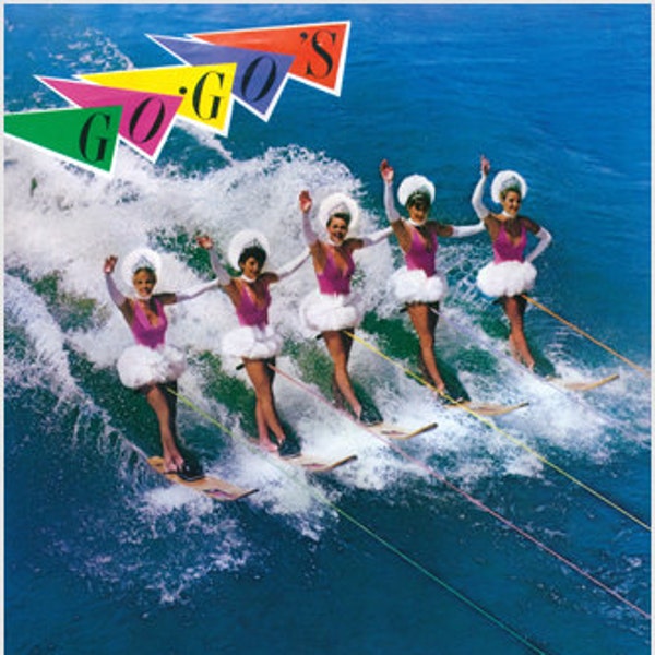 Cartel del concierto de The Go Go's de 1982 - Esquí acuático retro - Música pop