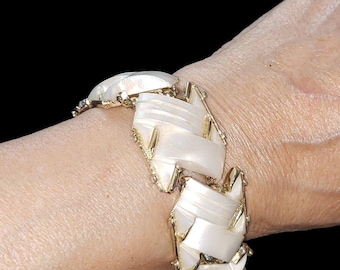 Vintage Thermoset Mid-Century Modern White Lucite Bracelet!
