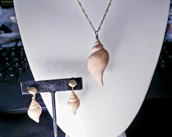 Vintage Avon Seashell Jewelry Earring & Necklace Set!