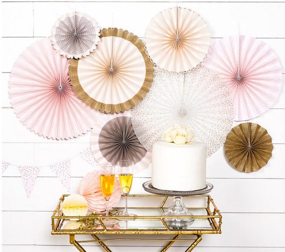 Ombre Pinwheel Backdrop Dreamy DIY Ombré Paper Backdrop