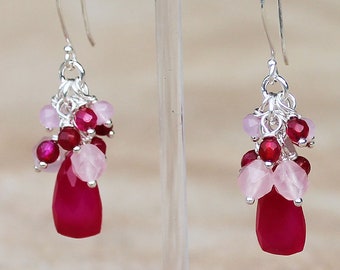 Boucles d'oreilles pendantes en argent sterling massif avec calcédoine rose vif à facettes et quartz rose en pierre semi-précieuse