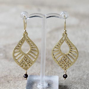 Grandes boucles d'oreilles découpées en forme de larme en or ou en argent avec une pierre de naissance personnalisée - Boucles d'oreilles en pierres semi-précieuses - Cadeau fait main pour elle
