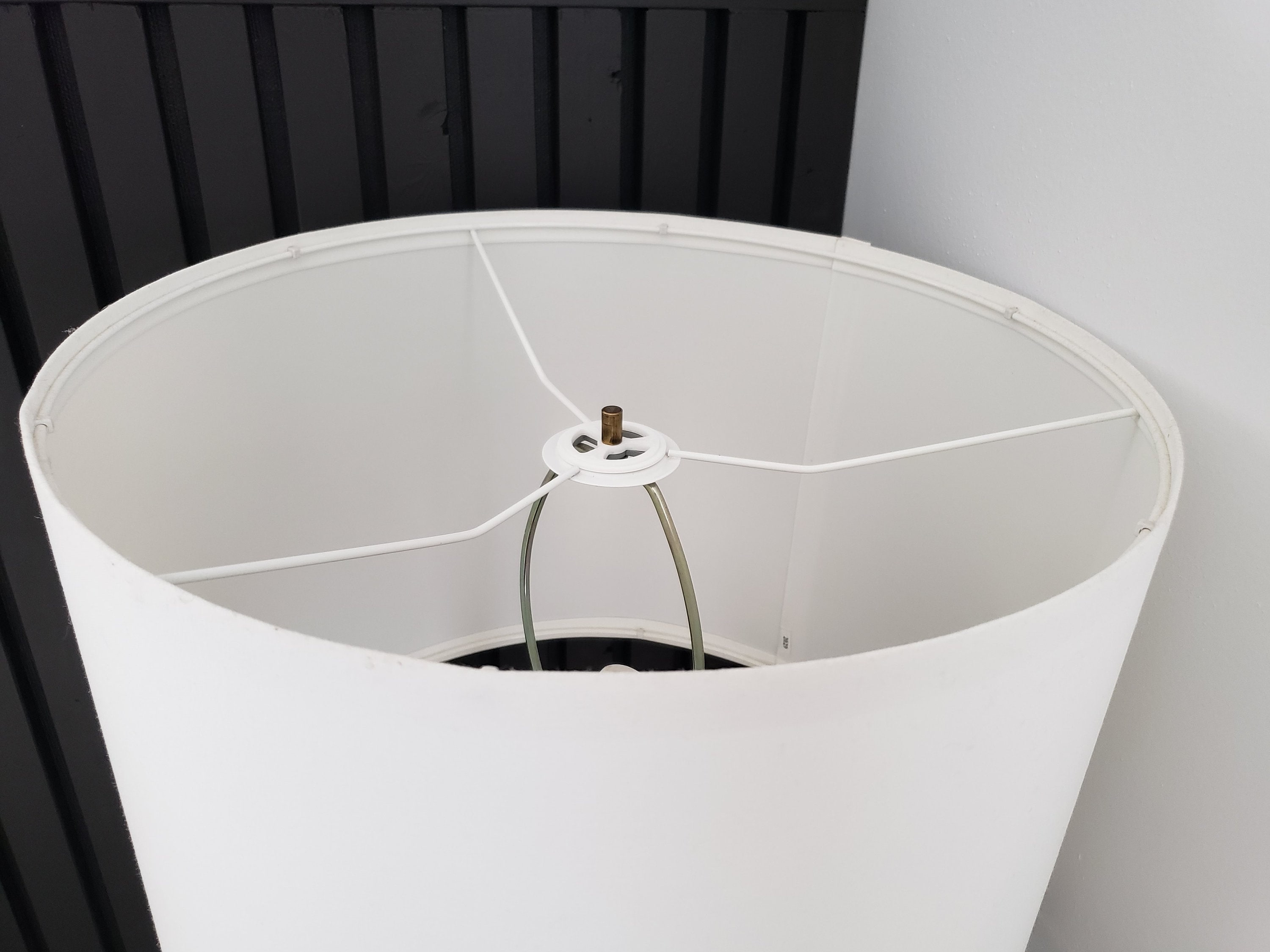 Harp to uno lamp shade adapter outlet