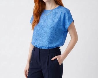 Vintage zijden blouse met stippen in hemelsblauw, met vleermuismouwen, jaren 90/80 preppy stijl, koningsblauw