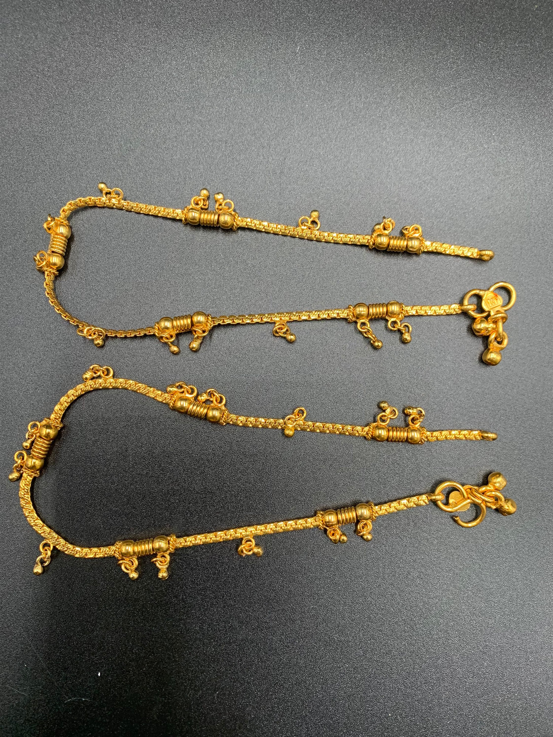 Simple gold shop payal design