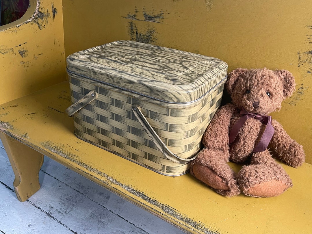Rustic Metal Picnic Basket, Woven Metal Basket, Vintage Lunch Bow