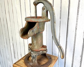Details about   Small Decorative Non Working Table Top Cast Iron Farmhouse Water Pump 9" Tall … 