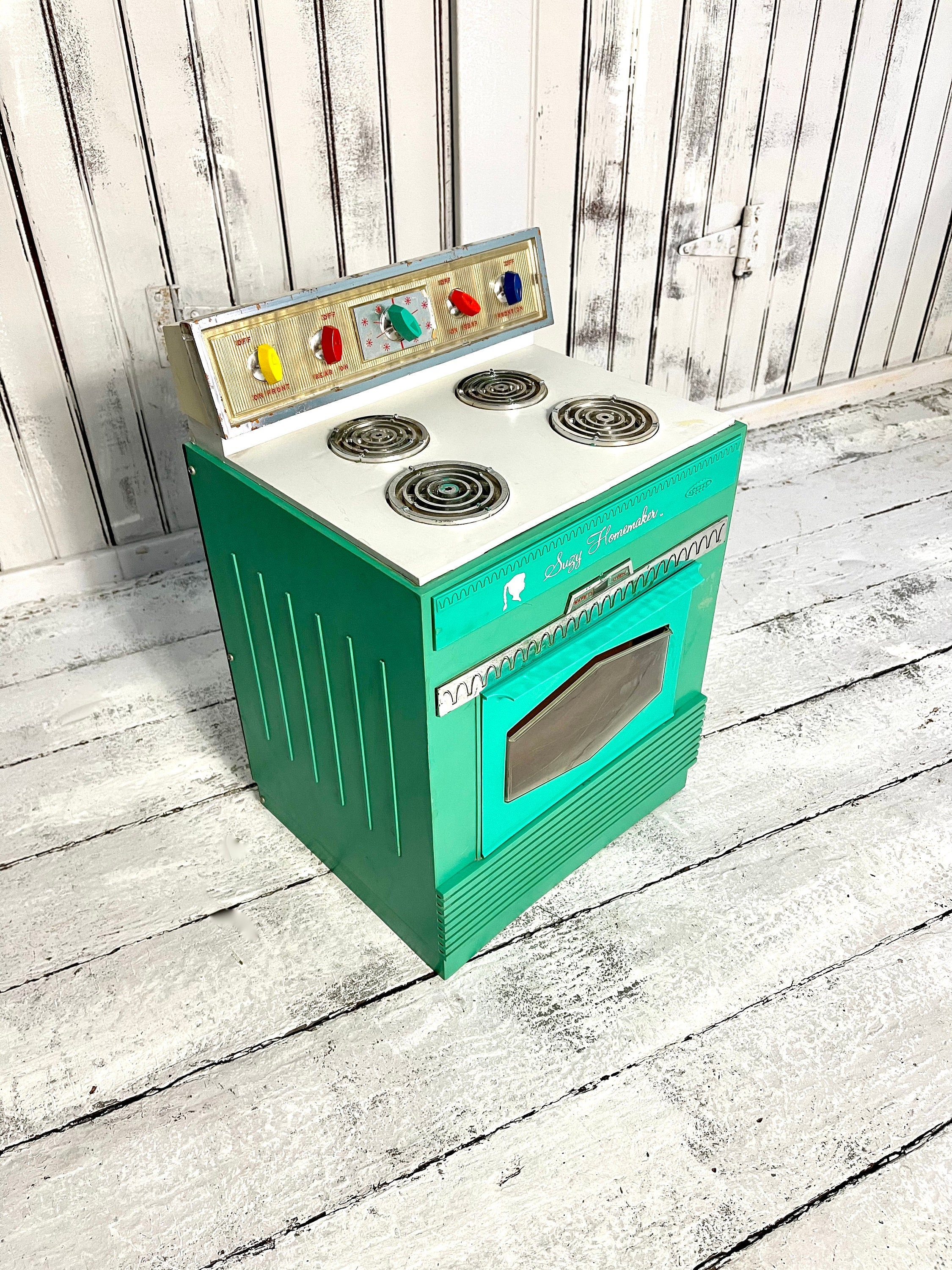 Suzy Homemaker Stove, 60s Toys, Green Toy Stove, Kitchen Decor