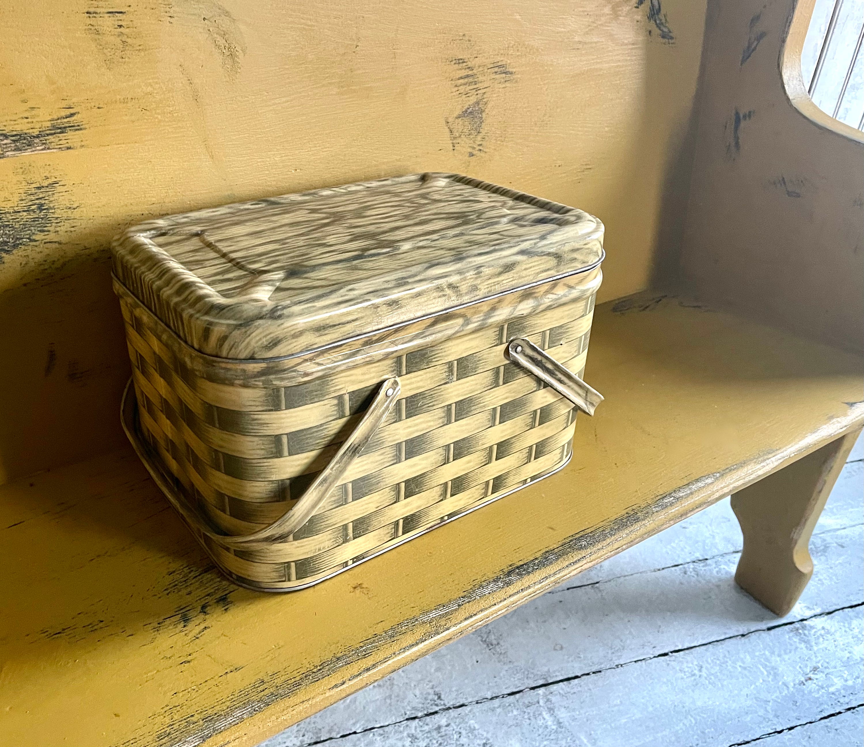 Rustic Metal Picnic Basket, Woven Metal Basket, Vintage Lunch Bow
