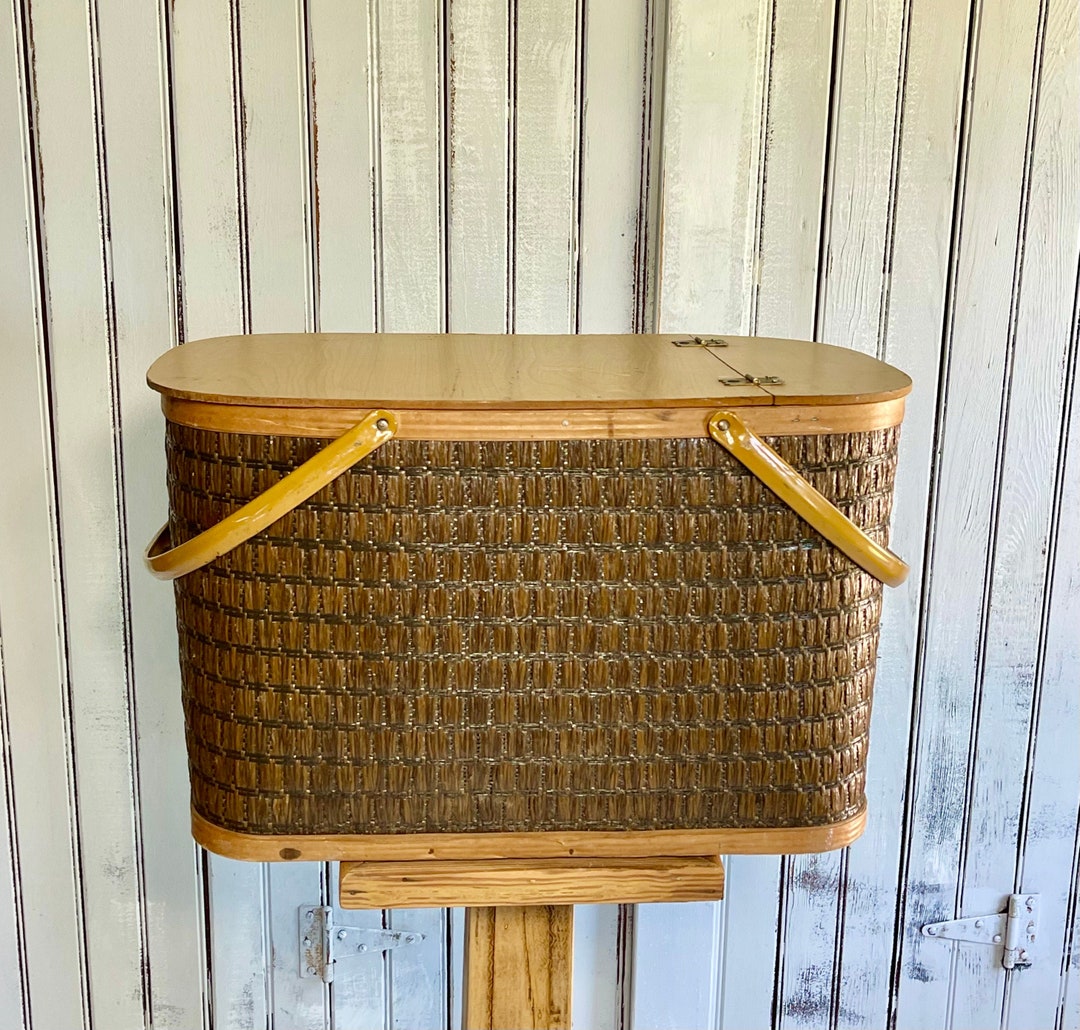 Hawkeye Picnic Basket, Burlington Picnic Basket, Vintage Basket, Woven