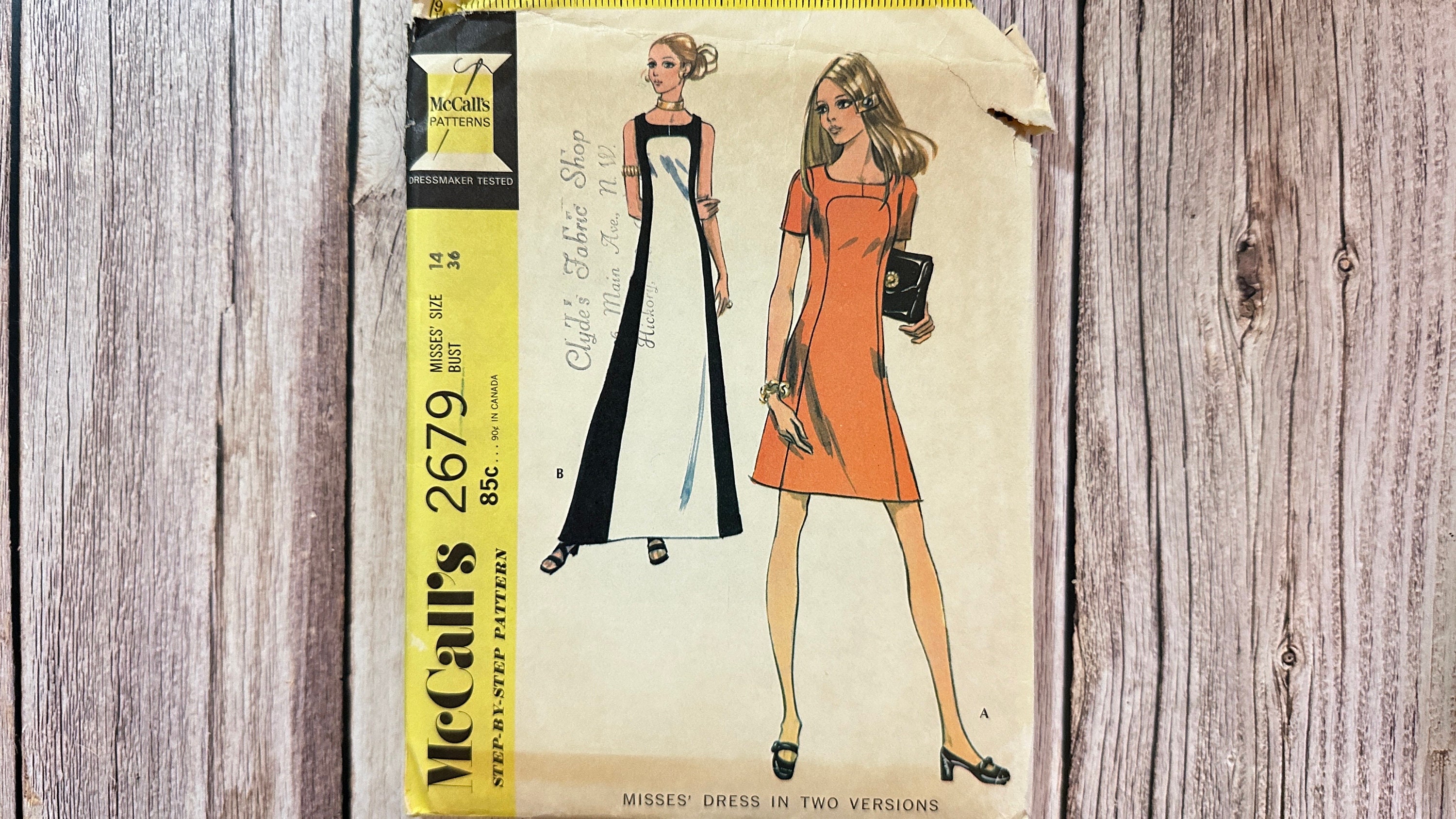 McCall's Sewing Pattern 2679. Uncut Pattern. Vintage Dress Pattern.