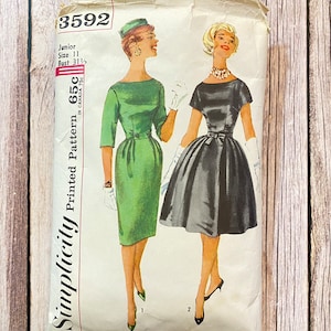 Simplicity Pattern 3592. Vintage Dress Sewing Pattern.