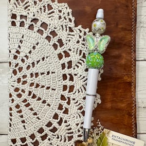 Bolígrafo de tinta con cuentas de mariposa elegante - Cuentas de acrílico de silicona - Bolígrafos hechos a mano con cuentas, regalo para ella