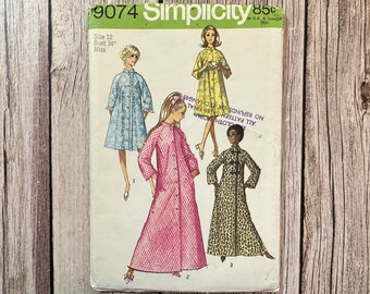 Simplicity Sewing Pattern 9074. Vintage Robe Pattern.