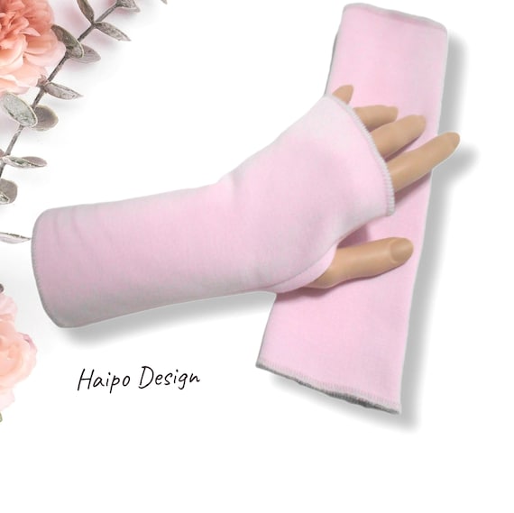Wrist warmers with thumb hole made of Alpenfleece, long wrist warmers, women's wrist warmers, hand warmers in pink and white