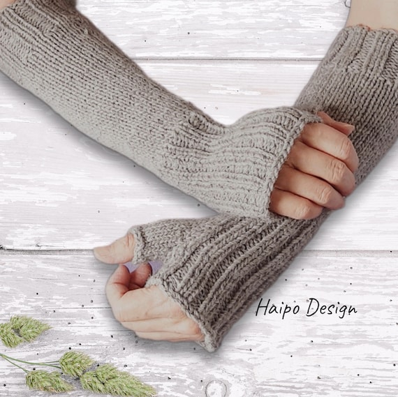 Long arm warmers, hand-knitted alpaca arm warmers in light grey, muelsing-free