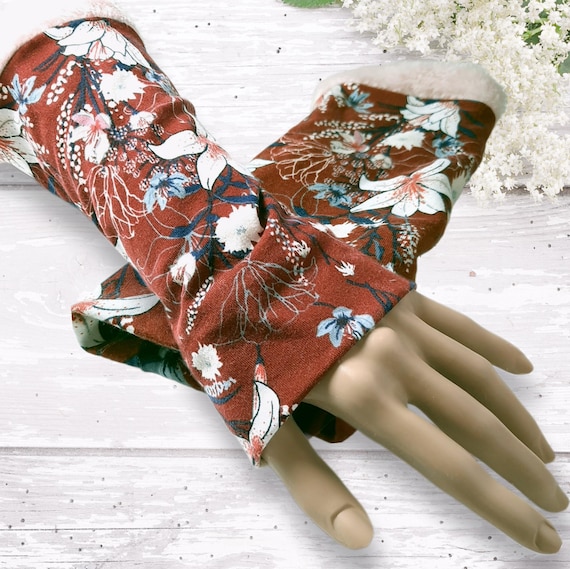 Arm warmers, arm warmers, cuffs, wrist warmers made of jersey in bordeaux, doubled with plush in pink