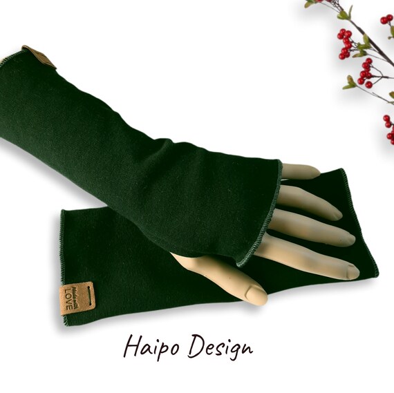 Wrist warmers with thumb hole made of Alpenfleece, long wrist warmers, women's and men's wrist warmers, black